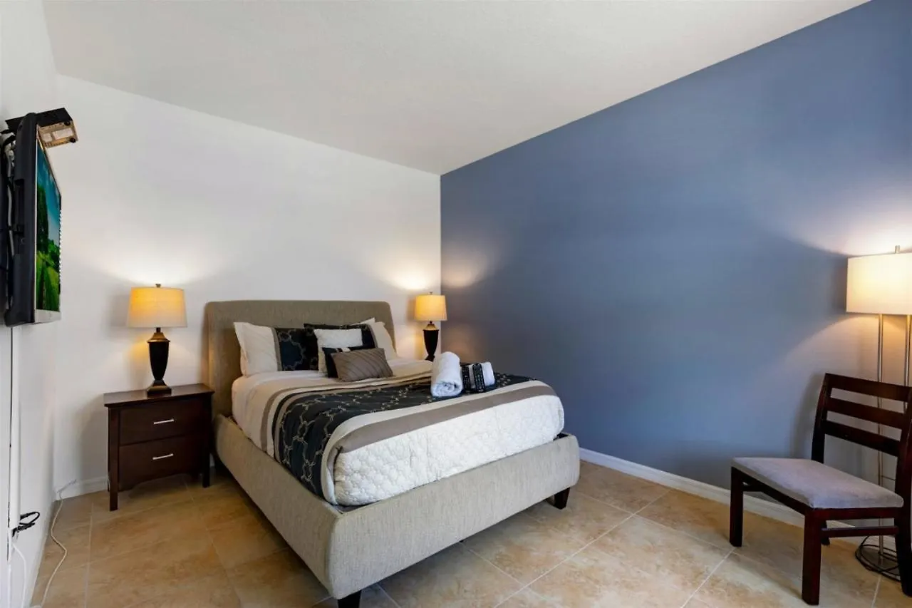 Fabulous Large 6 Bed Home With Extended Deck, Private Pool And Spa And Conservation View Davenport